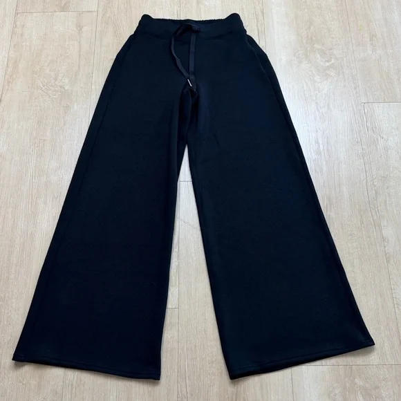 Spanx AIR ESSENTIALS Wide Leg Pant BLACK
Size XS PETITE - Picture 4 of 9